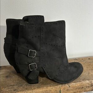 Stylish Black Ankle Boots with Buckle Detail
